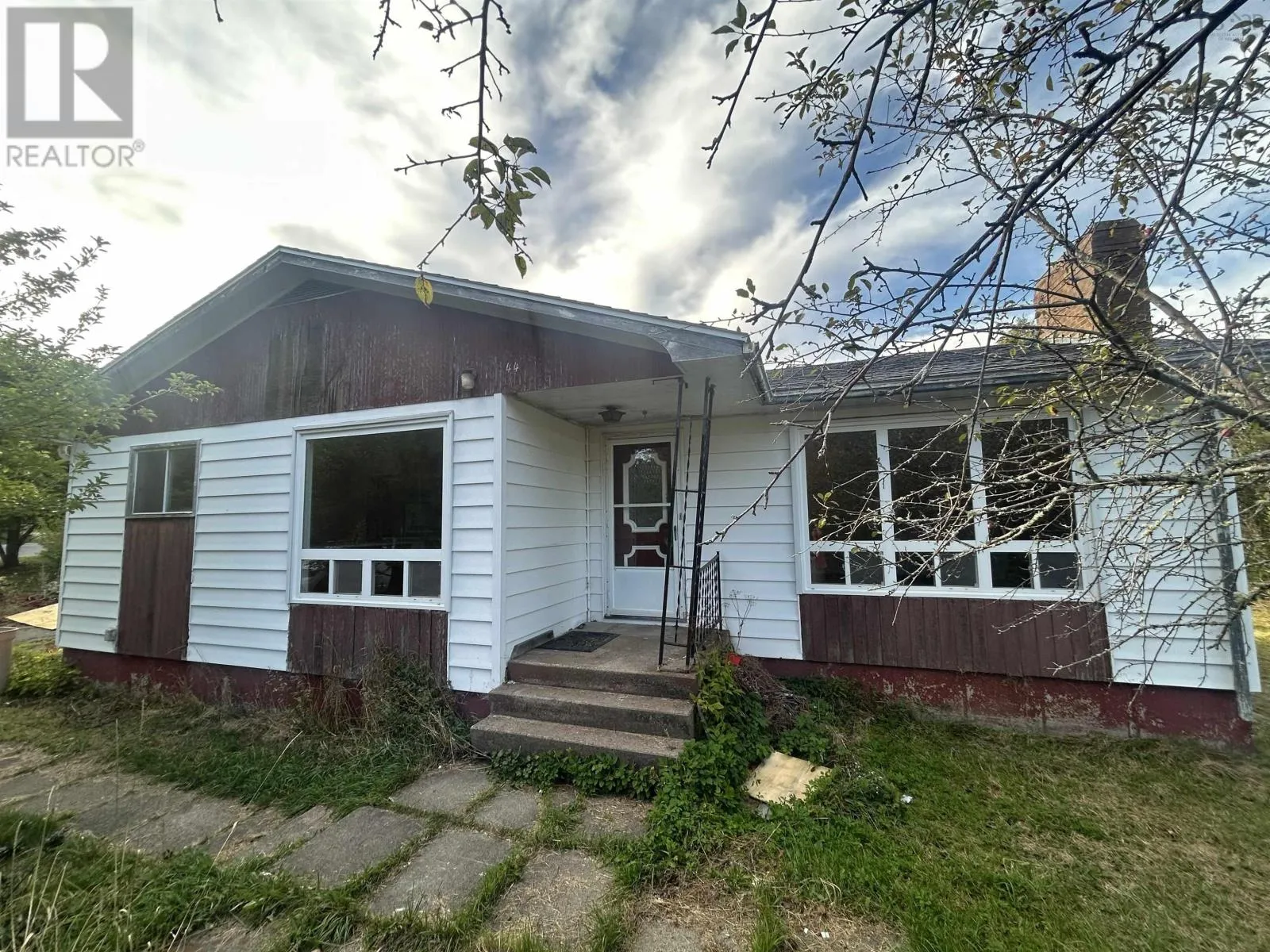 House for rent: 44 Weir Avenue, Stellarton, Nova Scotia B0K 1S0