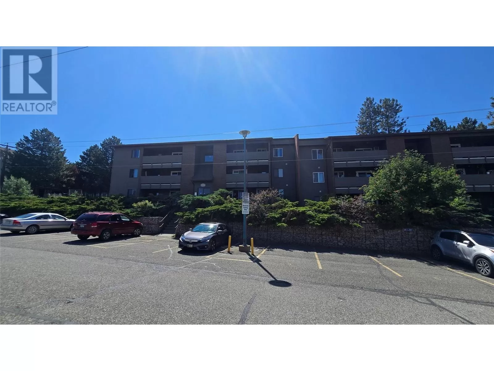 Apartment for rent: 44 Whiteshield S Crescent Unit# 211, Kamloops, British Columbia V2E 2J1