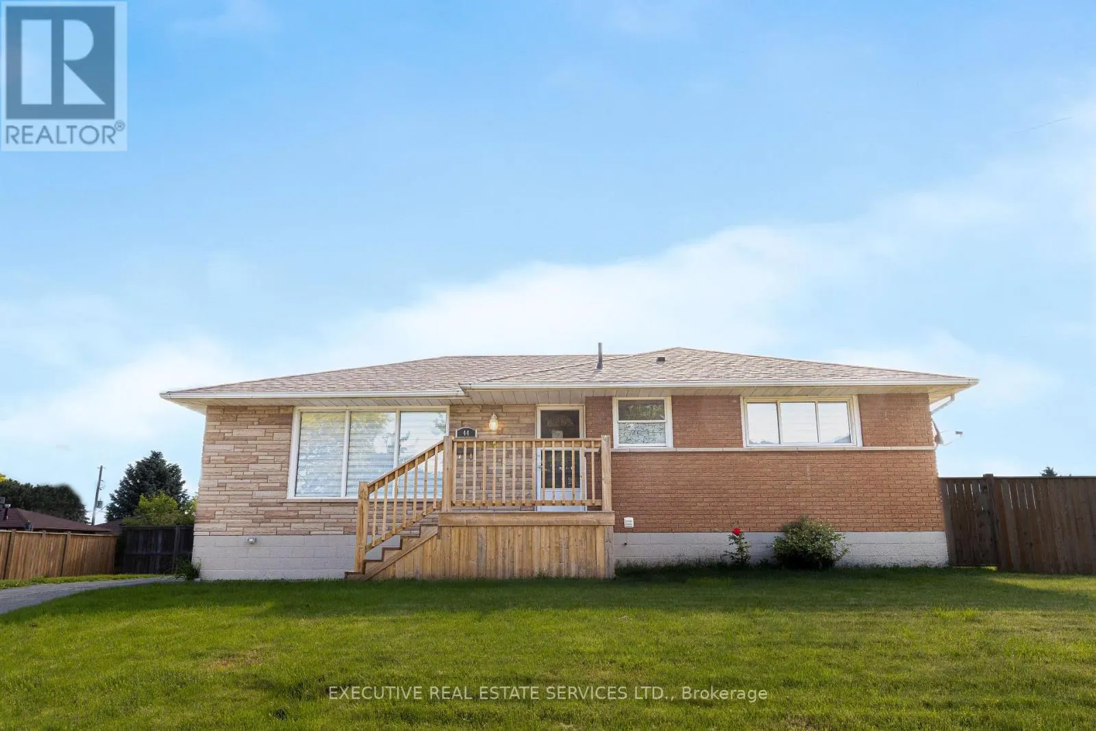 House for rent: 44 Woodsview Avenue, Grimsby, Ontario L3M 3T1