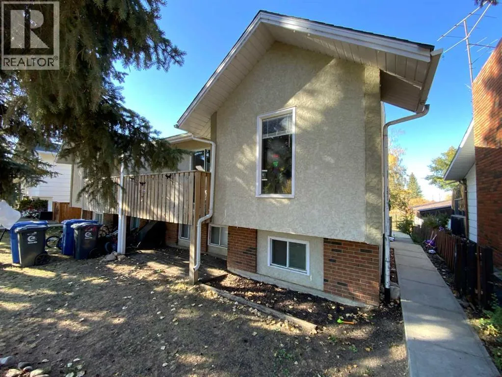 Duplex for rent: 441 4 Avenue Se, Three Hills, Alberta T0M 2A0