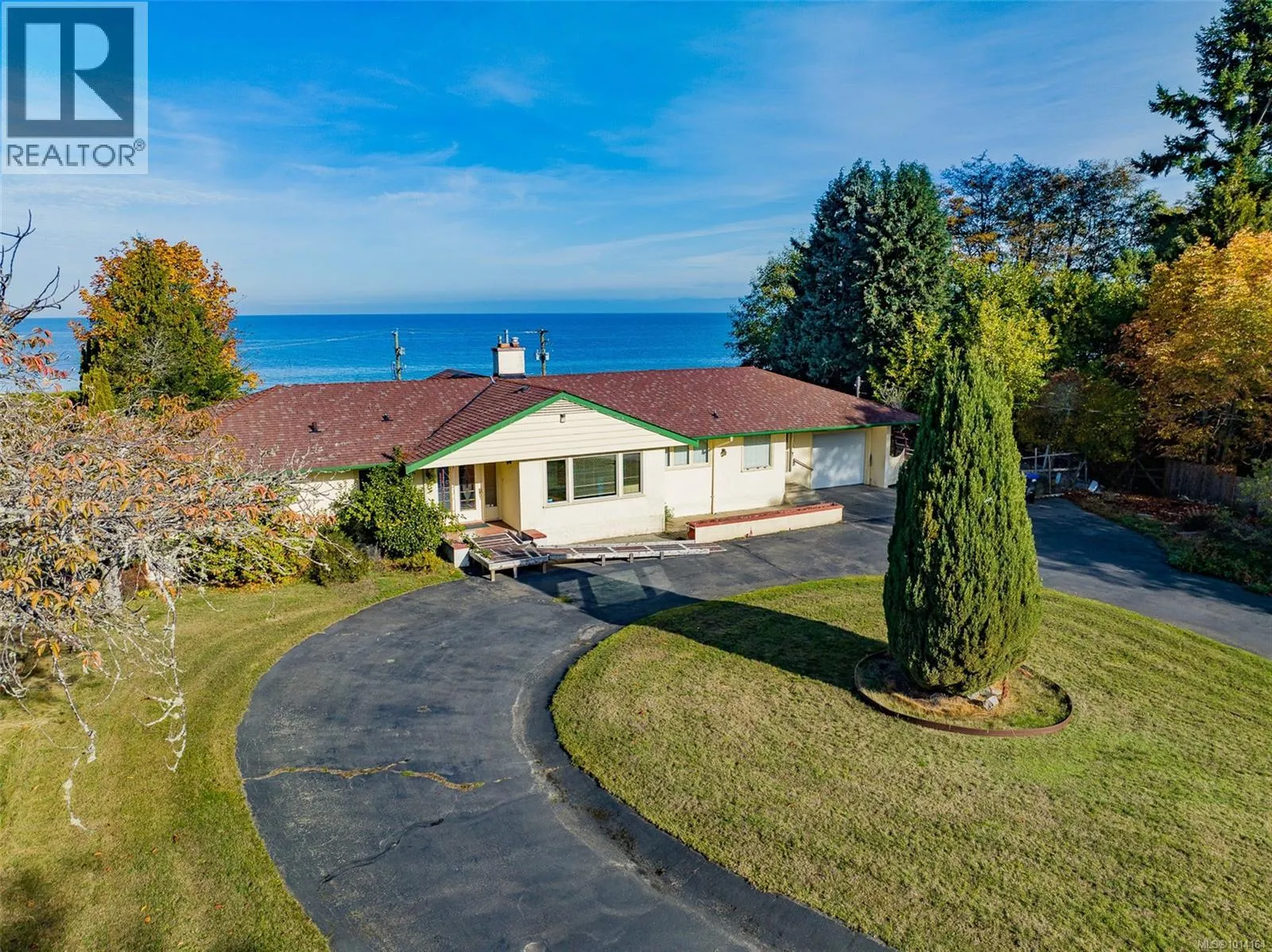 House for rent: 441 Memorial Ave, Qualicum Beach, British Columbia V9K 1G8