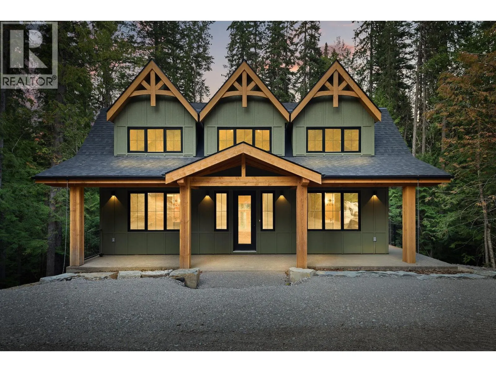 House for rent: 4416 Timberline Crescent, Fernie, British Columbia V0B 1M6