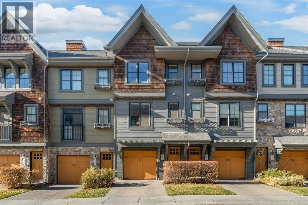 Row / Townhouse for rent: 444 Ascot Circle Sw, Calgary, Alberta T3H 0X3