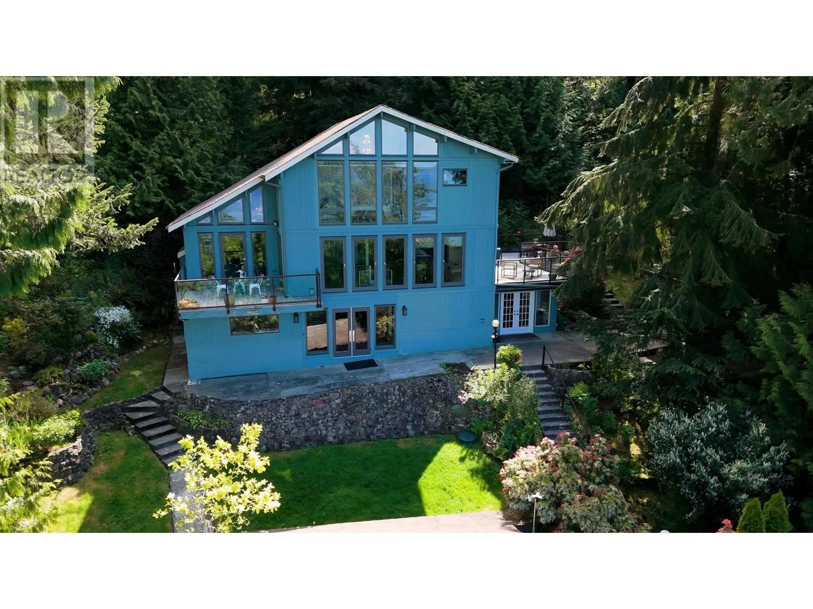 House for rent: 445 Mountain Drive, Lions Bay, British Columbia V0N 2E0