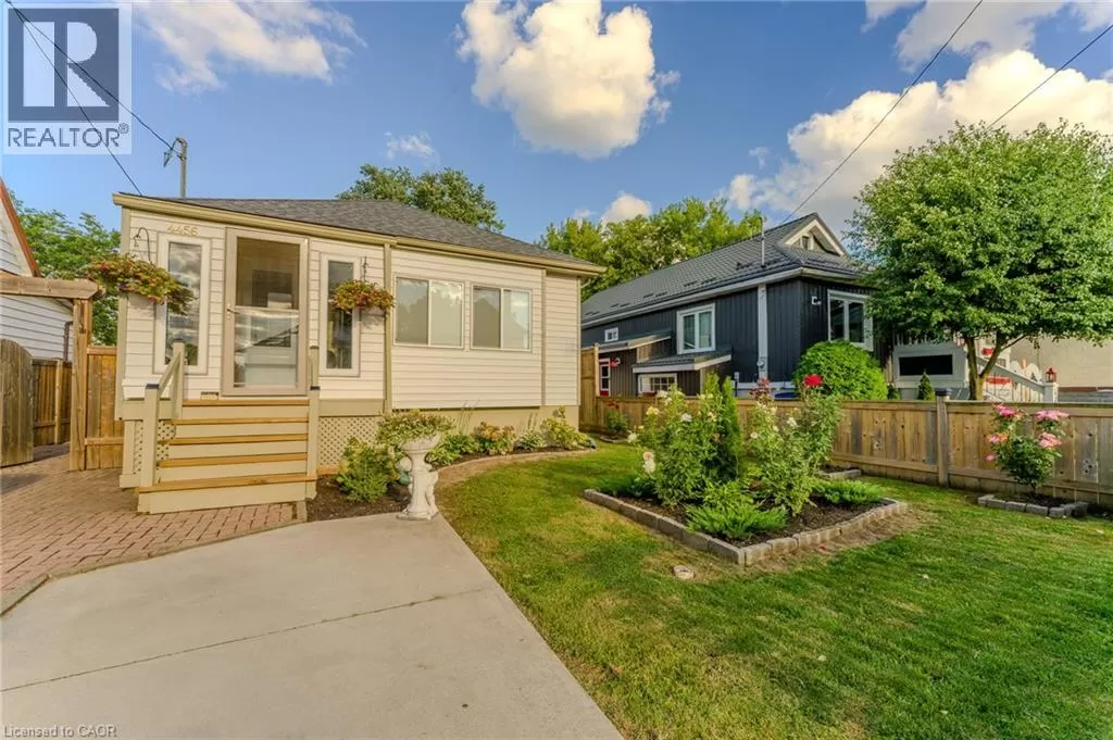 House for rent: 4456 Sixth Avenue, Niagara Falls, Ontario L2E 4T1