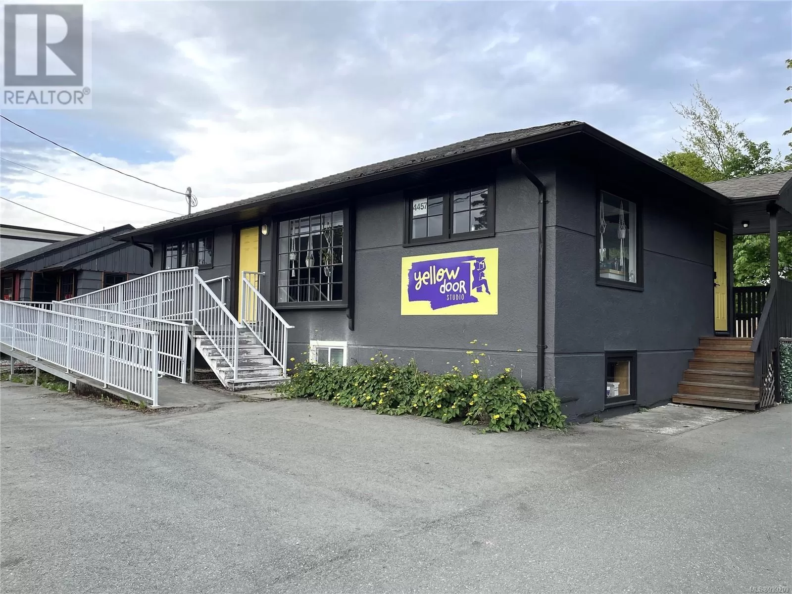 Commercial Mix for rent: 4457 Gertrude St, Port Alberni, British Columbia V9Y 6J7