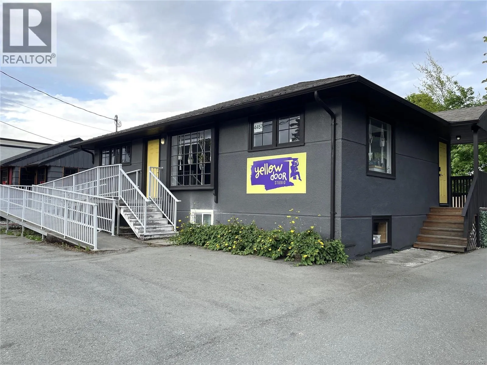 Commercial Mix for rent: 4457 Gertrude St, Port Alberni, British Columbia V9Y 6J7