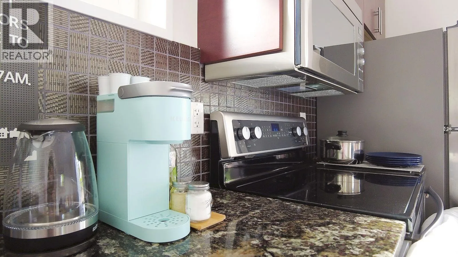 House for rent: 4465 W 7th Avenue, Vancouver, British Columbia V6R 1X1