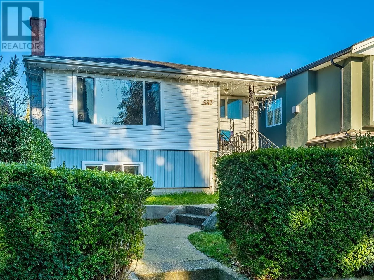 House for rent: 447 E 30th Avenue, Vancouver, British Columbia V5V 2V5