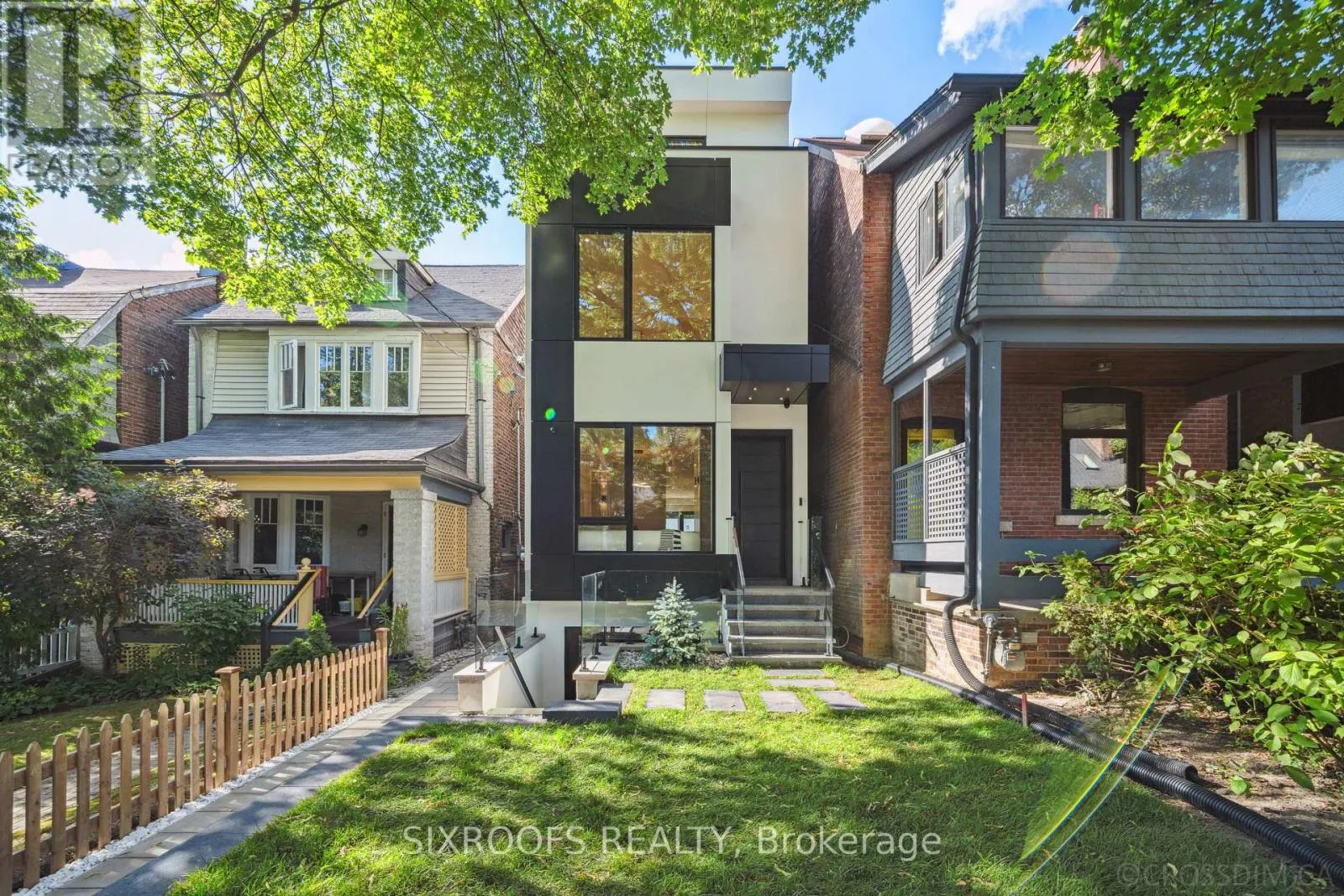 House for rent: 44a Alcina Avenue, Toronto, Ontario M6G 2E8