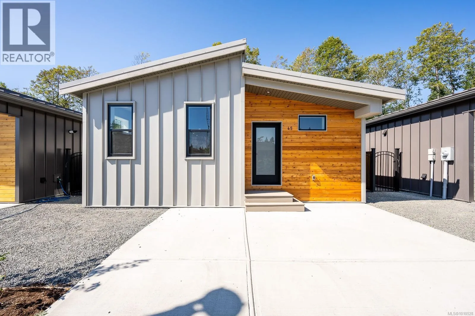 Manufactured Home for rent: 45 3025 Royston Rd, Cumberland, British Columbia V0R 1S0