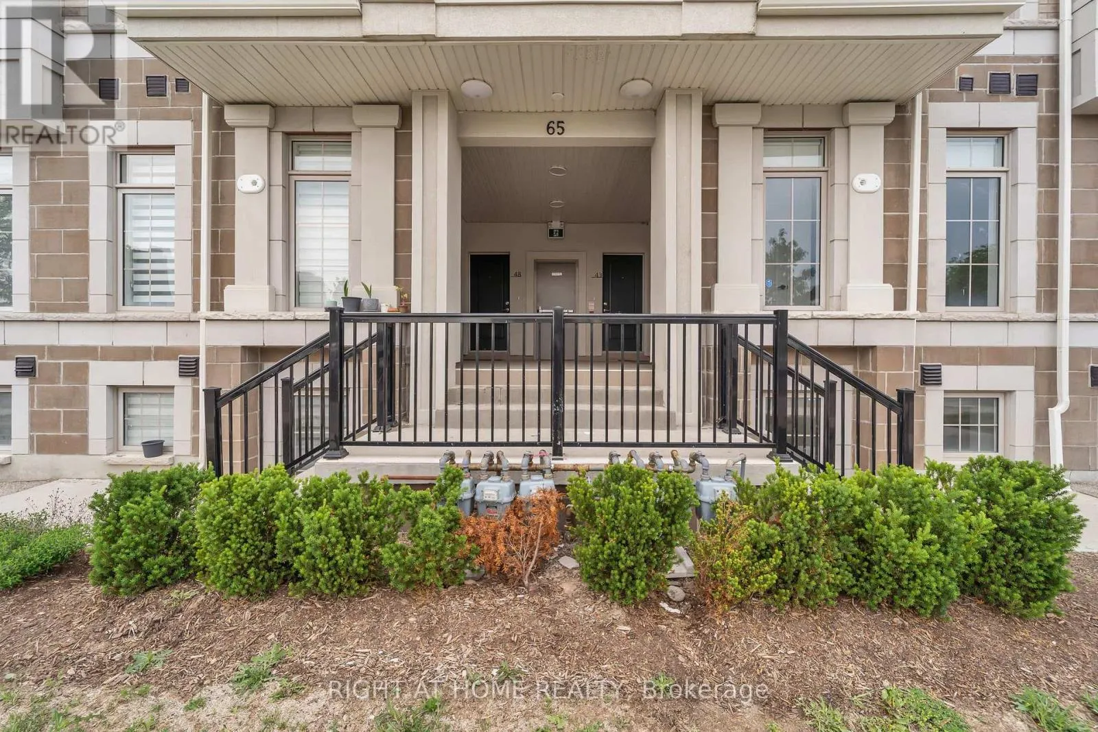 Row / Townhouse for rent: 45 - 65 Armdale Road E, Mississauga, Ontario L4Z 0C7