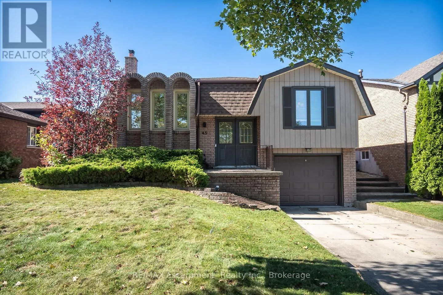 House for rent: 45 Amberwood Street, Hamilton, Ontario L8J 1J1