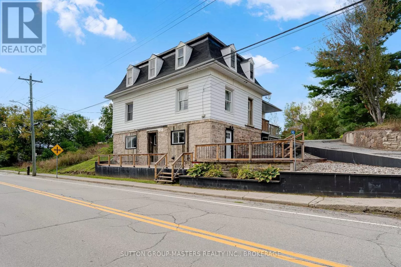 Fourplex for rent: 45 Quabbin Road, Front of Yonge, Ontario K0E 1R0