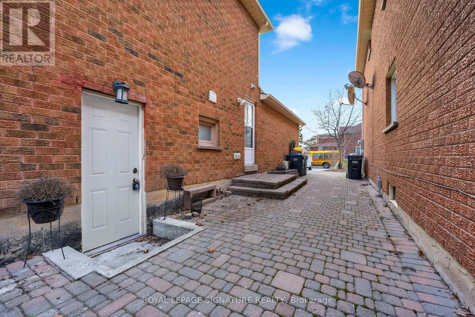 Other for rent: 4502 Violet Road, Mississauga, Ontario L5V 1J9