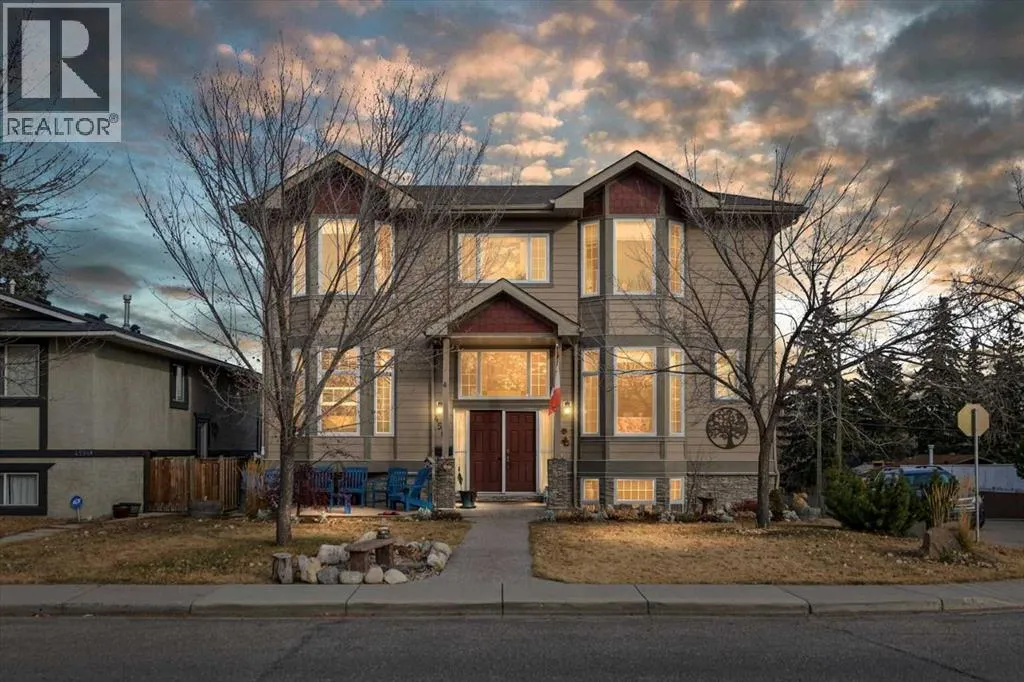 House for rent: 4504 70 Street Nw, Calgary, Alberta T3B 2K6