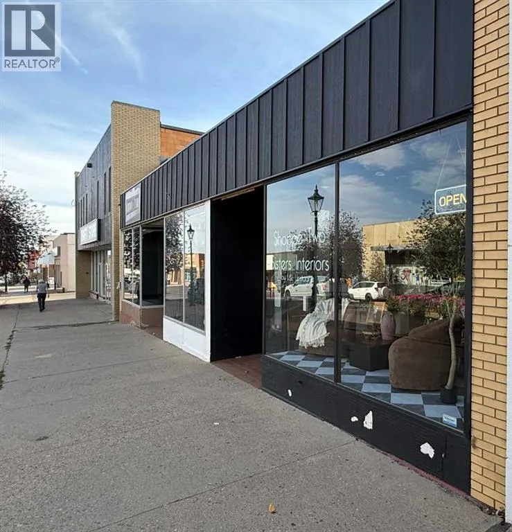 Commercial Mix for rent: 451 3 Street Se, Medicine Hat, Alberta T1A 0G8