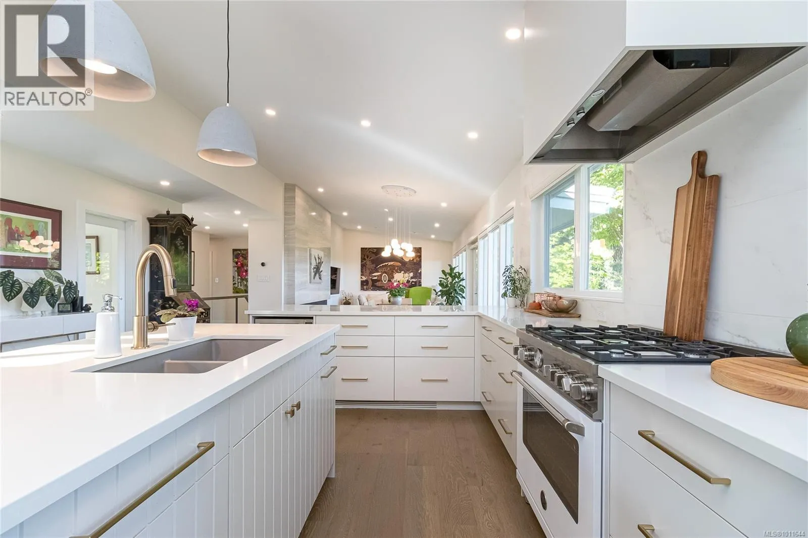 House for rent: 4516 Duart Rd, Saanich, British Columbia V8N 3K2