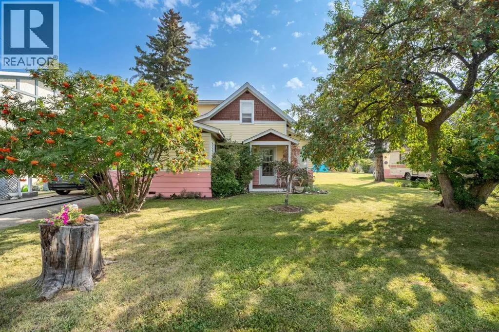 House for rent: 4517 & 4513 46 Street, Sylvan Lake, Alberta T4S 1L2