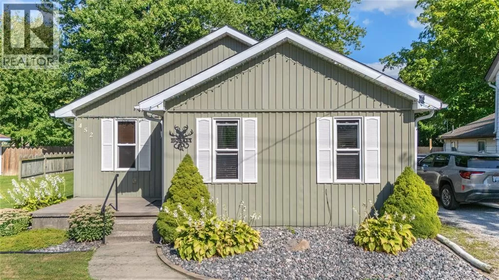 House for rent: 452 Maude Street, Petrolia, Ontario N0N 1E0