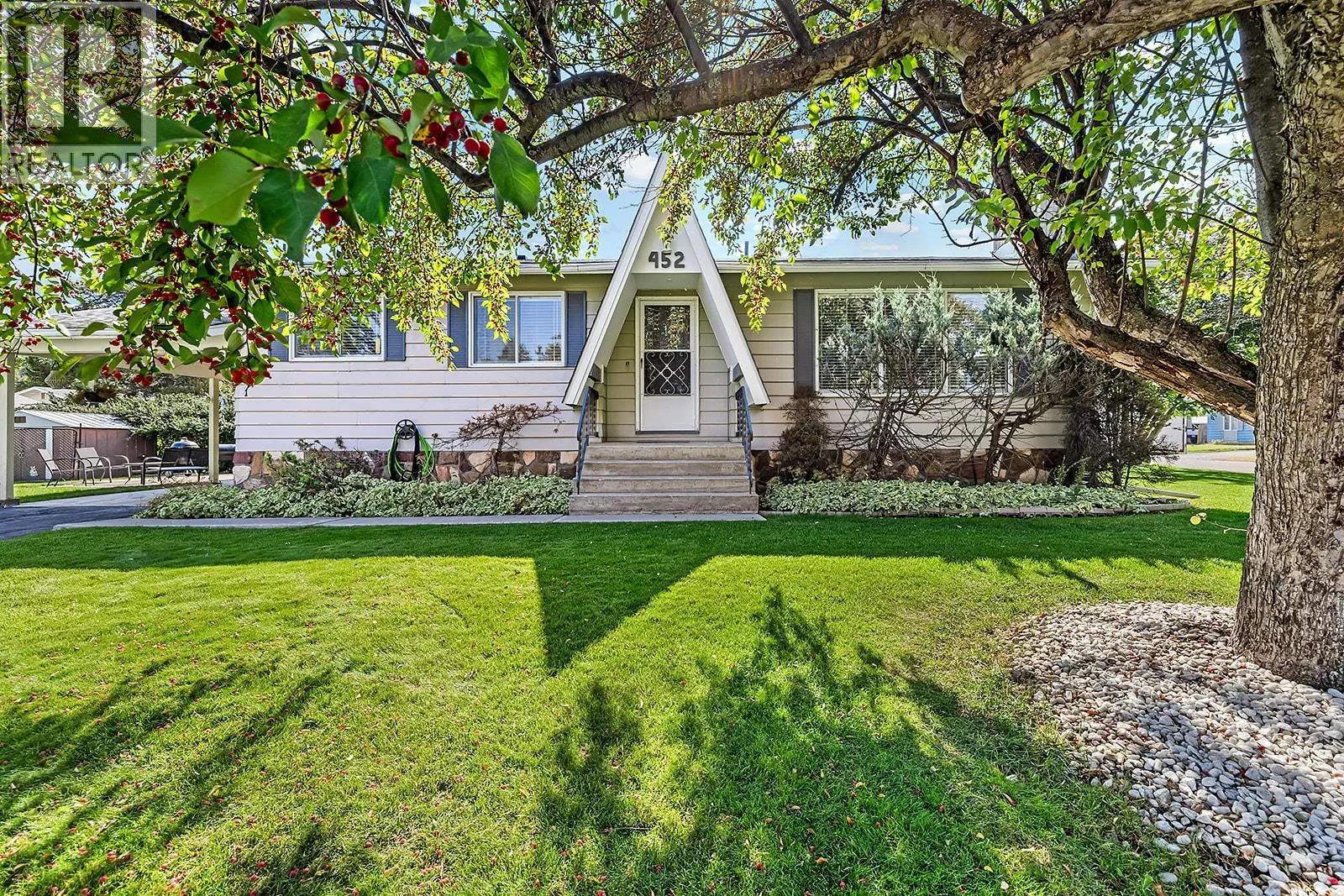 House for rent: 452 Mountain Ash Crescent, Sparwood, British Columbia V0B 2G0