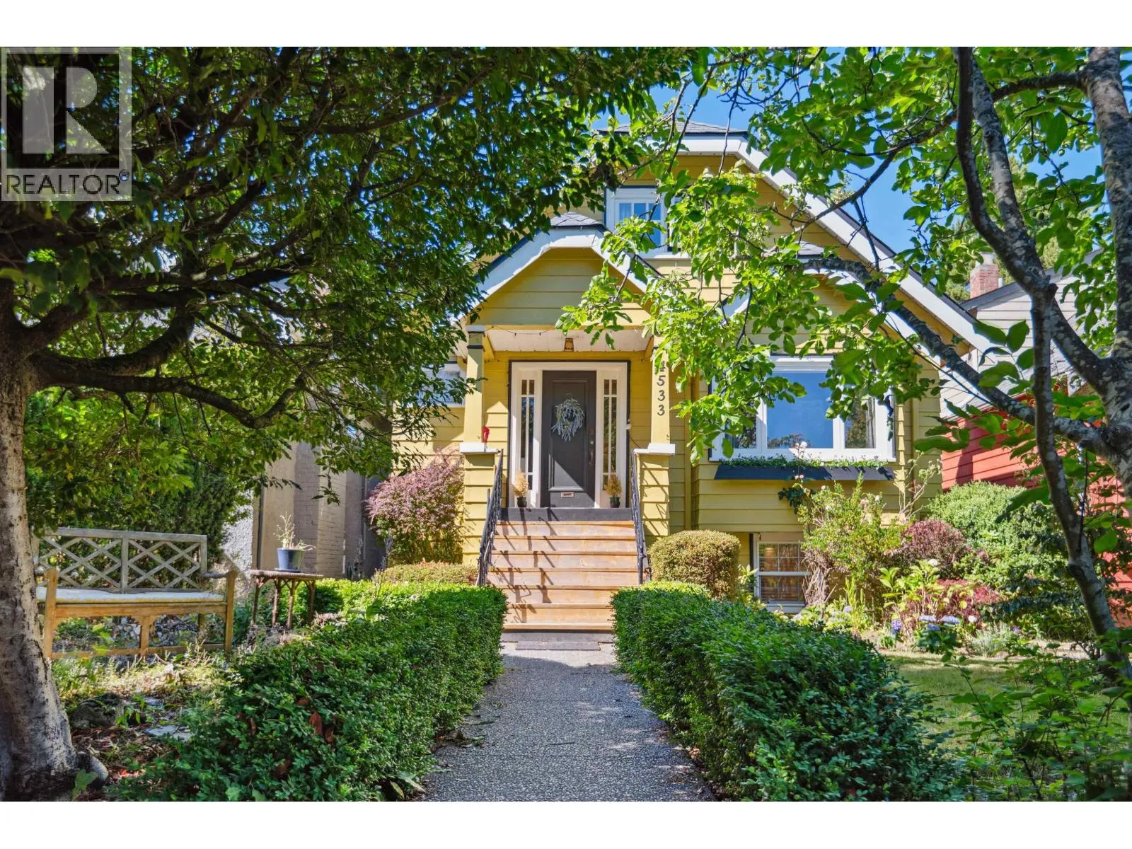 House for rent: 4533 W 8th Avenue, Vancouver, British Columbia V6R 2A4