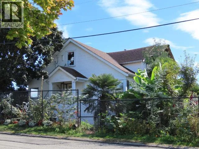 House for rent: 4538 Michigan Ave, Powell River, British Columbia V8A 2S7