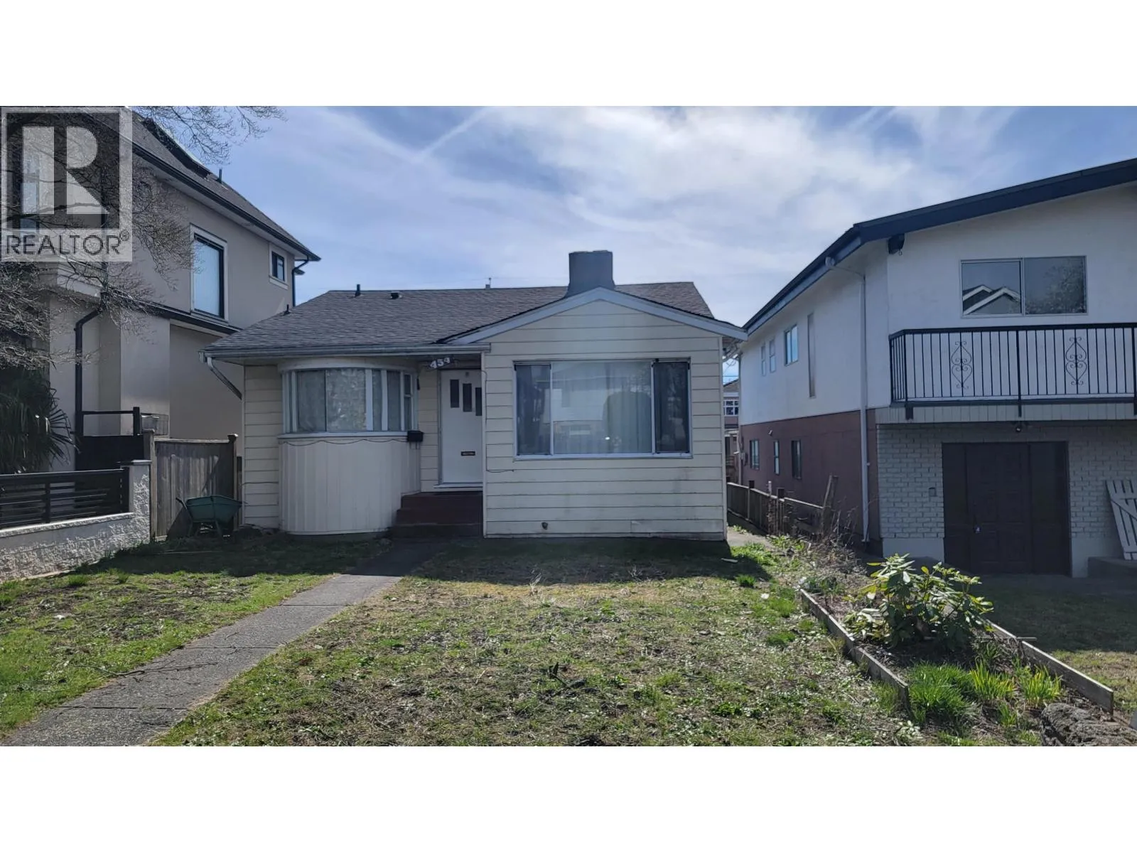 House for rent: 454 E 55 Avenue, Vancouver, British Columbia V5X 1N4