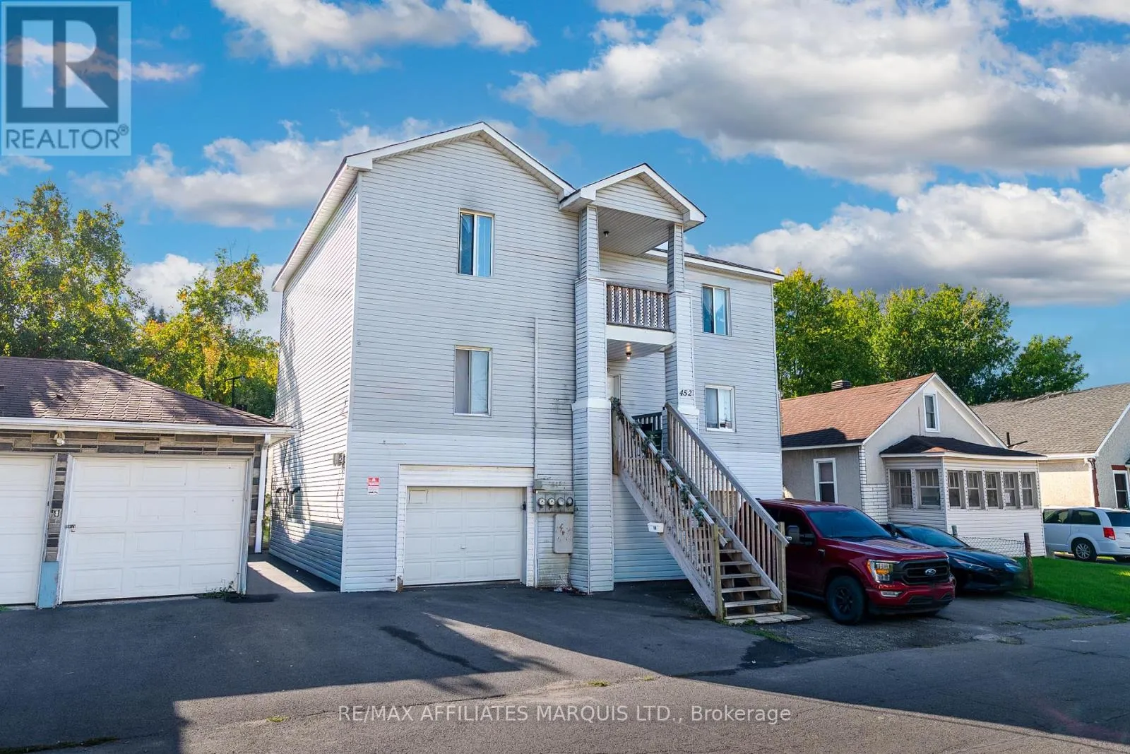 Triplex for rent: 454 Eighth Street E, Cornwall, Ontario K6H 2T2