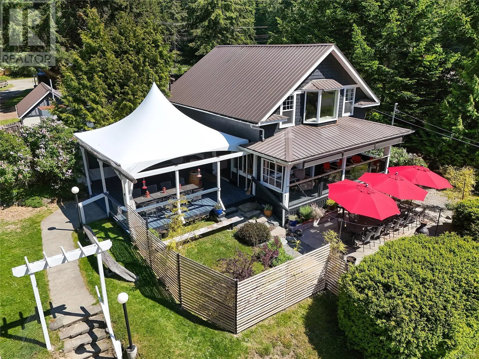 Other for rent: 454 Village Bay Rd, Mayne Island, British Columbia V0N 2J2