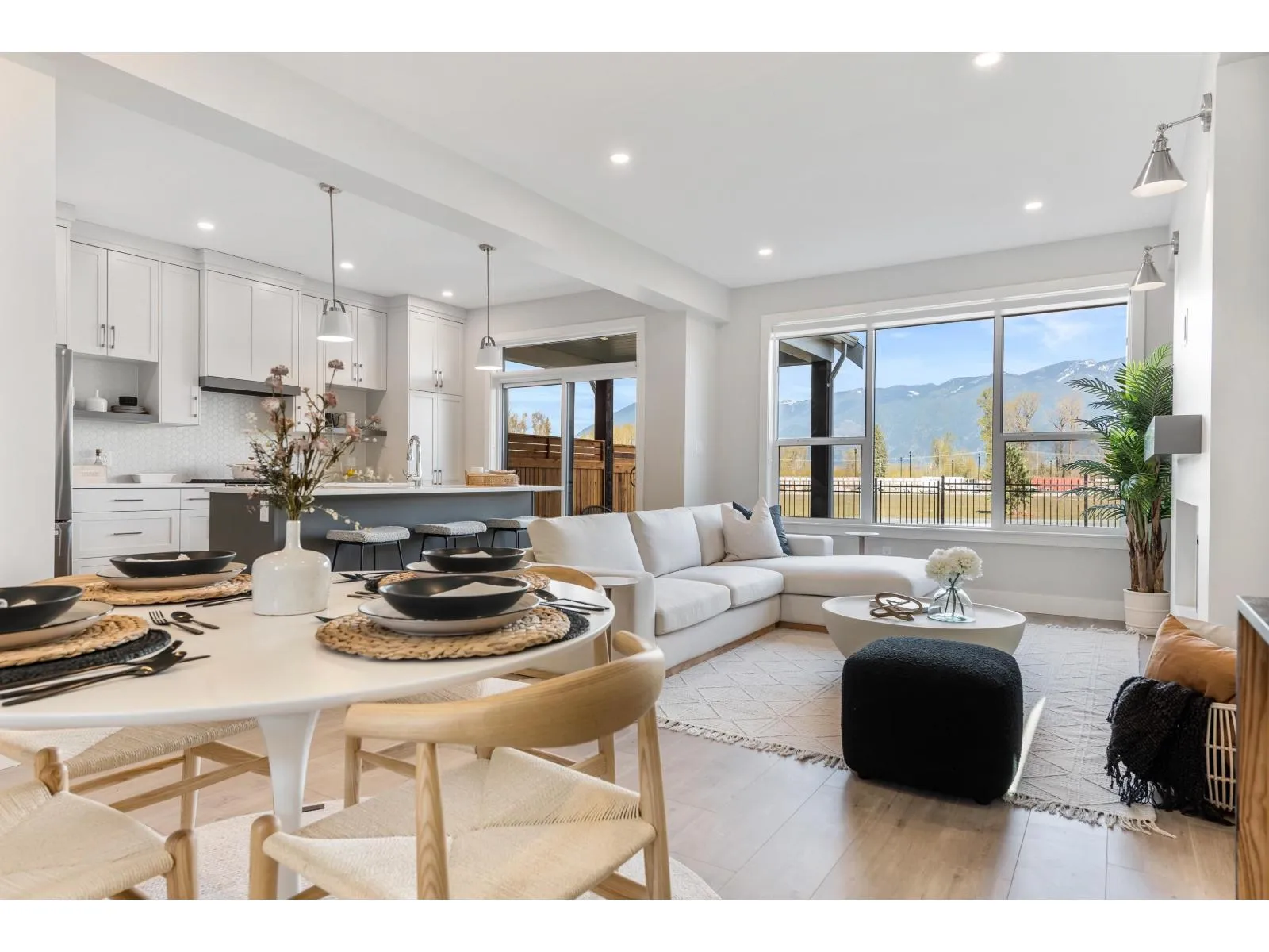 Duplex for rent: 45416 Willowstream Road|lower Landing, Chilliwack, British Columbia V2R 6G7