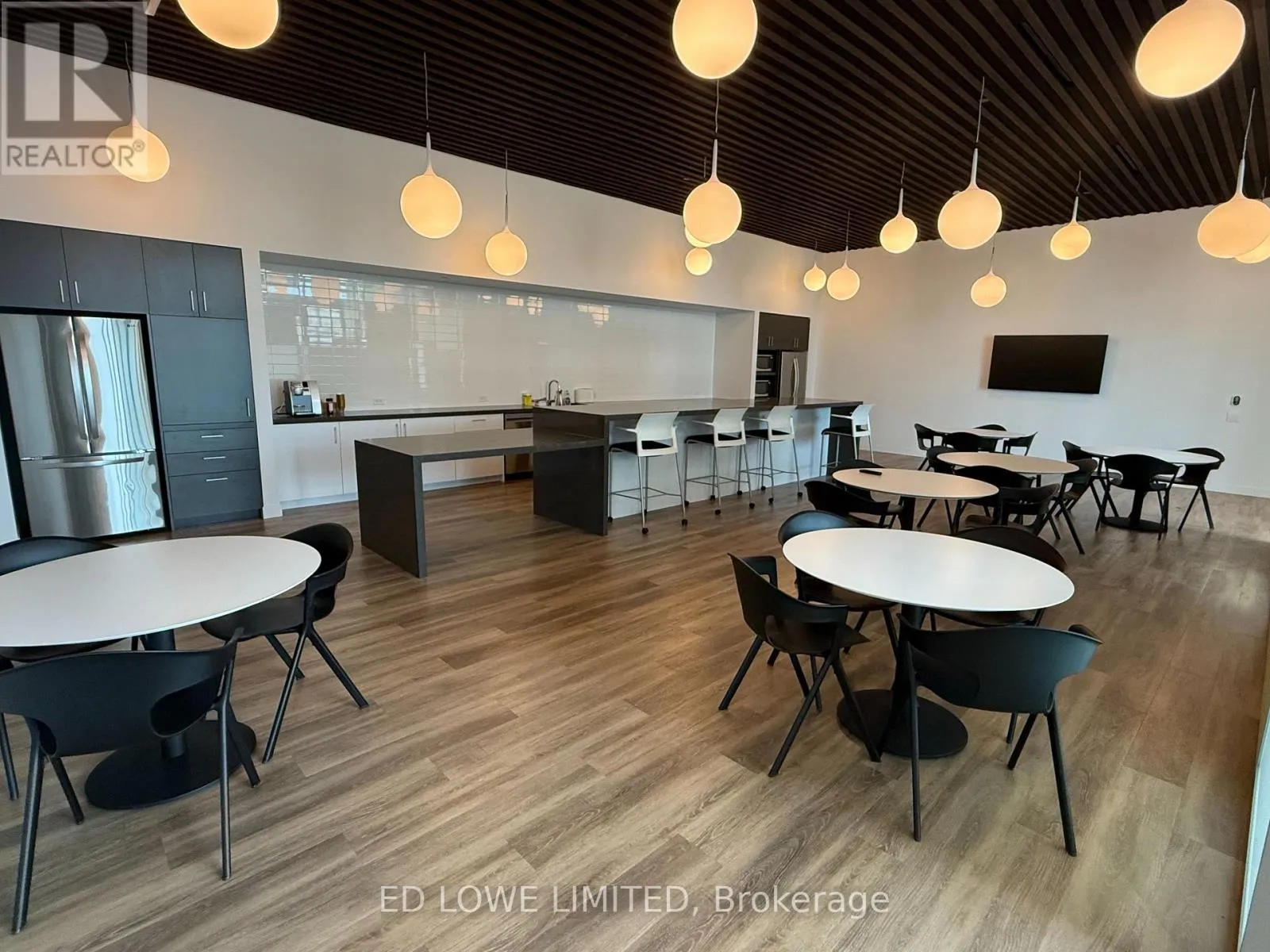 Multi-Tenant Industrial for rent: 4,5,6 - 155 Reid Drive, Barrie, Ontario L4N 9L5