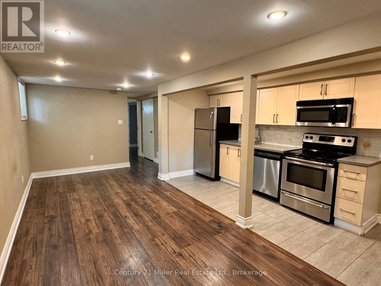 Triplex for rent: 457 Annette Street, Toronto, Ontario M6P 1S1