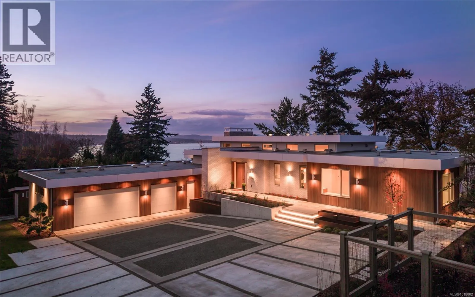 House for rent: 4570 Bissenden Pl, Saanich, British Columbia V8N 3K4