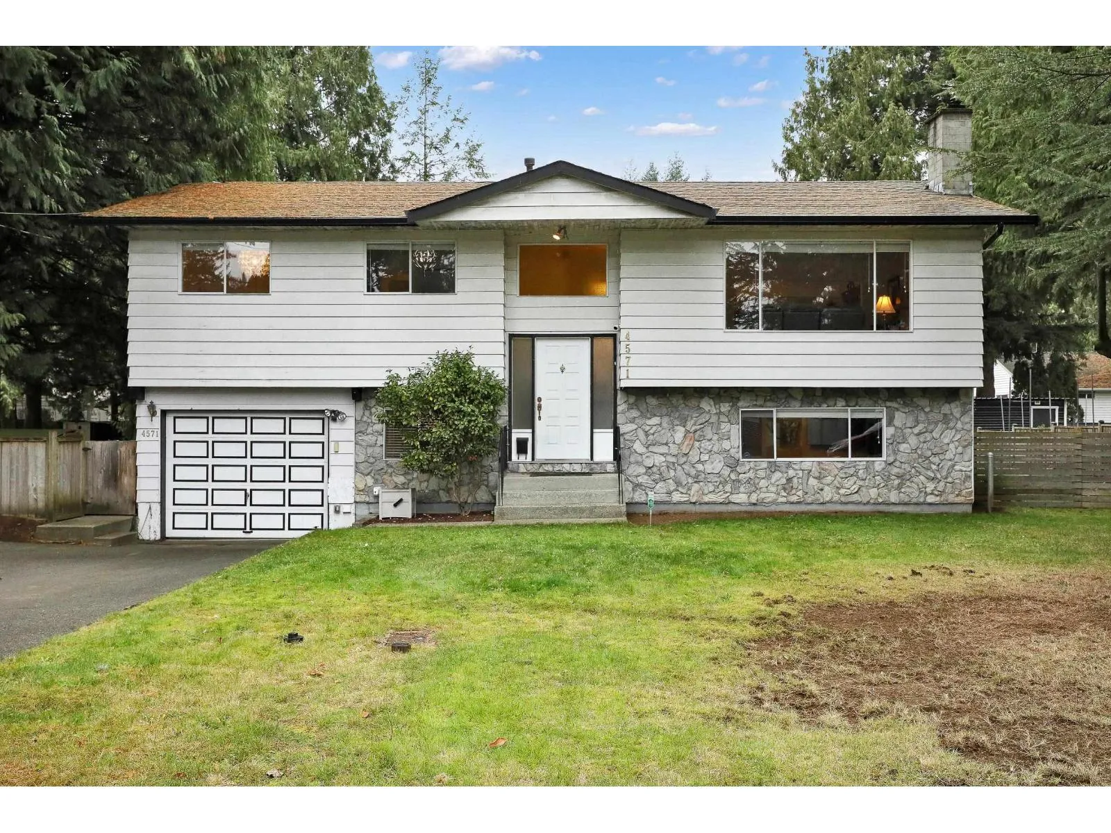 House for rent: 4571 198 Street, Langley, British Columbia V3A 1E7