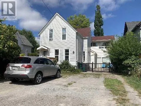 Triplex for rent: 4573 Armoury Street, Niagara Falls, Ontario L2E 1S5