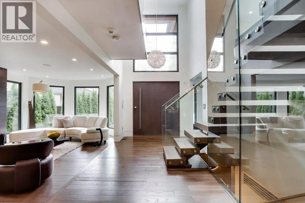 House for rent: 4577 Capilano Road, North Vancouver, British Columbia V7R 4K3