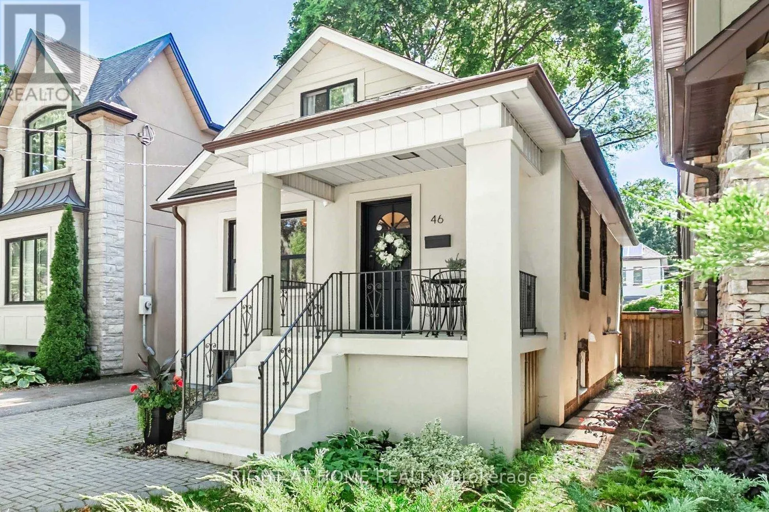 House for rent: 46 Clissold Road, Toronto, Ontario M8Z 4T5