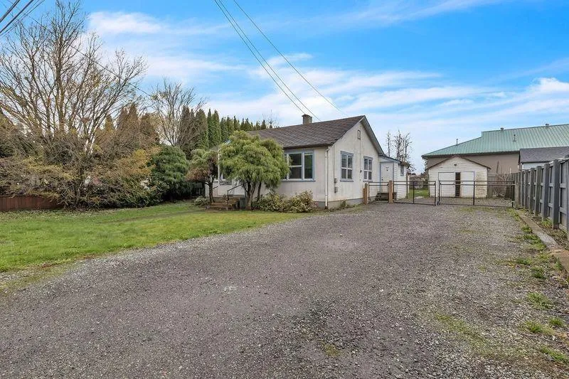 House for rent: 46060 Fifth Avenue|chilliwack Downtown, Chilliwack, British Columbia V2P 1M7