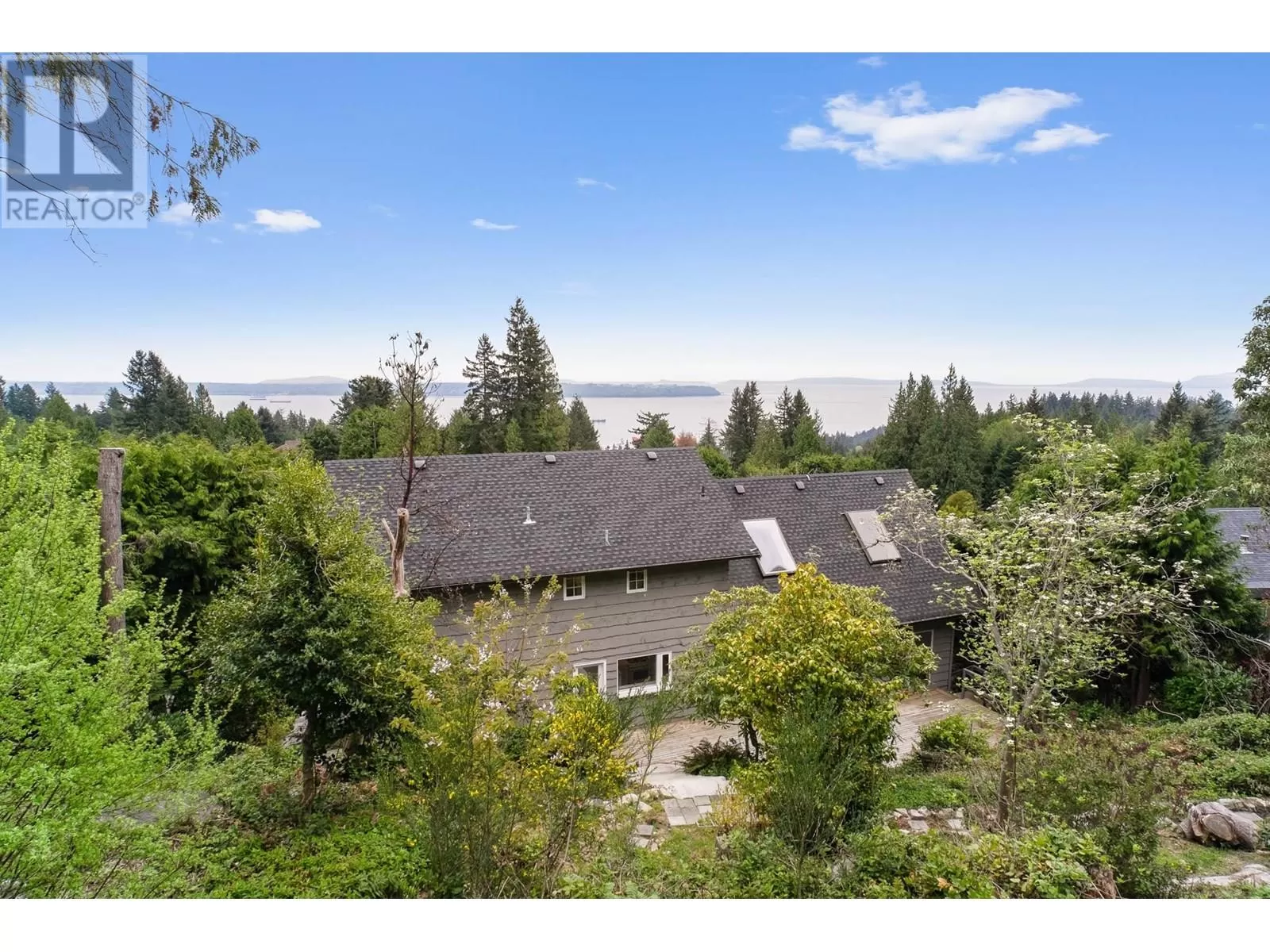 House for rent: 4607 Woodgreen Drive, West Vancouver, British Columbia V7S 2V4