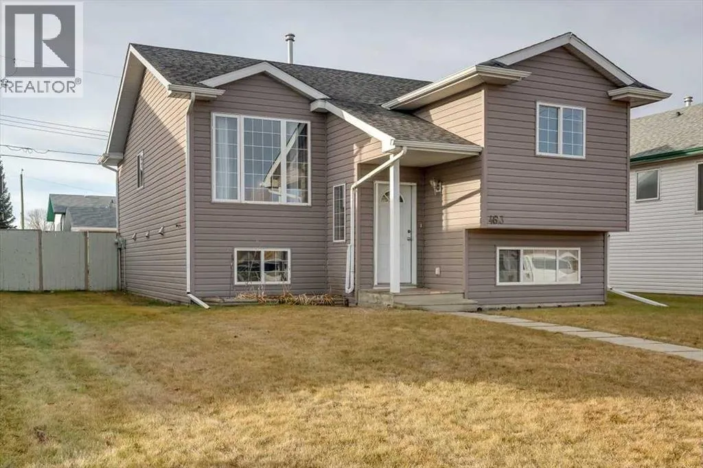 House for rent: 4613 55 Avenue, Bentley, Alberta T0C 0E2