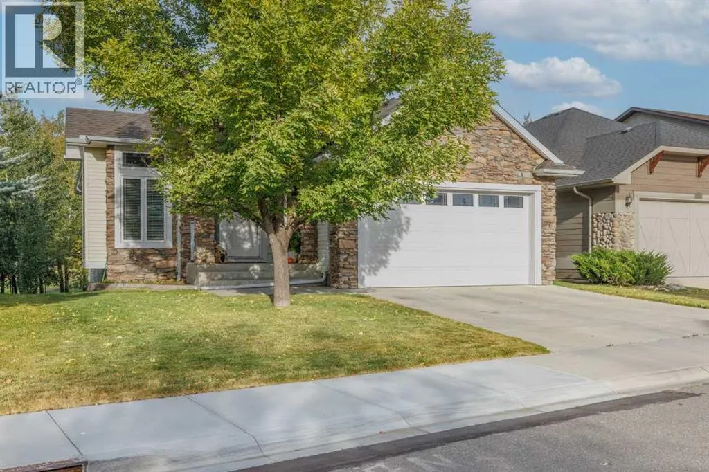 House for rent: 462 Crystal Green Manor, Okotoks, Alberta T1S 0A3