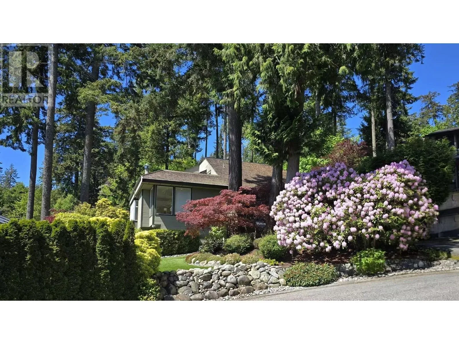 House for rent: 4635 Caulfeild Drive, West Vancouver, British Columbia V7W 1E9