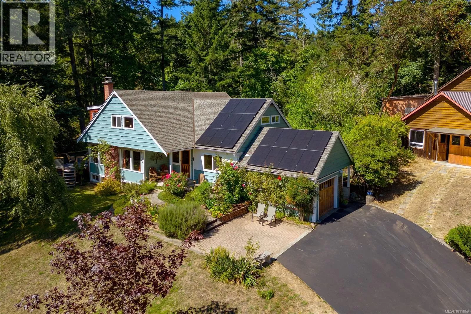 House for rent: 4664-4670 Spring Rd, Saanich, British Columbia V9E 2B5