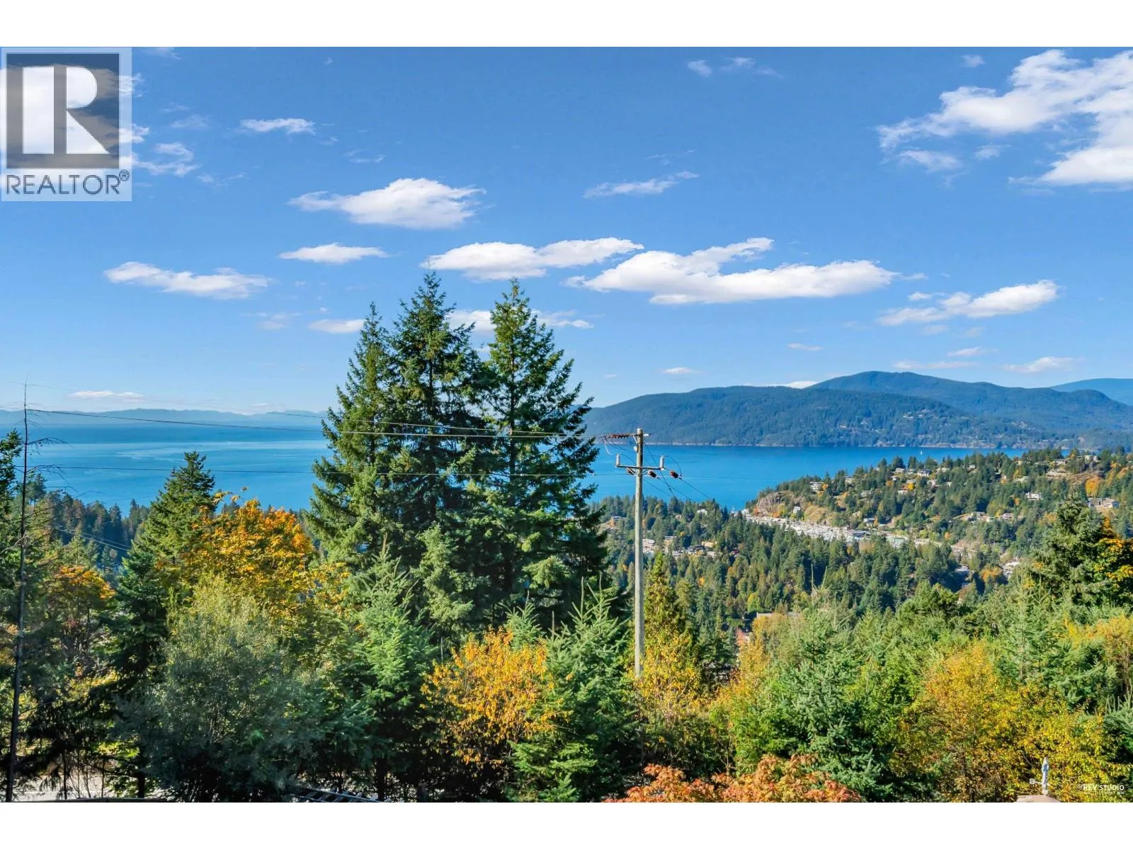 House for rent: 4673 Woodburn Road, West Vancouver, British Columbia V7S 2W7