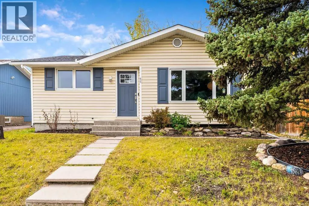 House for rent: 47 Glendale Way, Cochrane, Alberta T4C 1H9