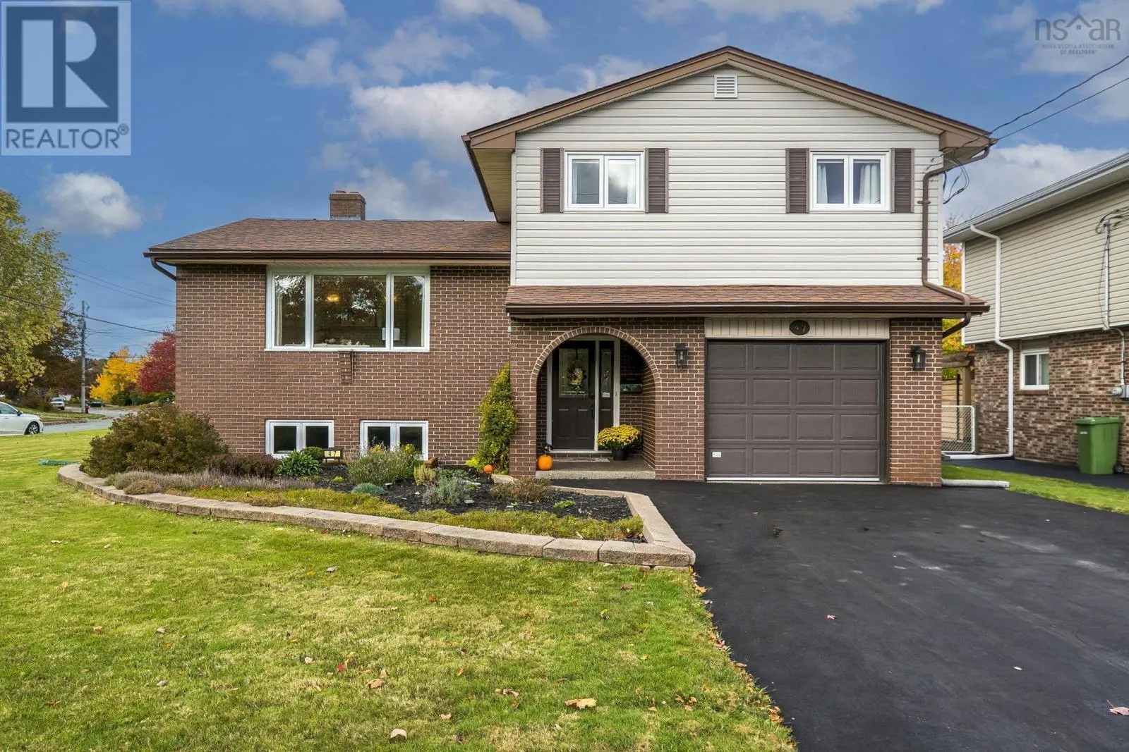 House for rent: 47 Hampton Green, Cole Harbour, Nova Scotia B2V 1Y4