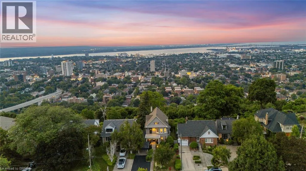 House for rent: 47 Mountain Park Avenue, Hamilton, Ontario L9A 1A1