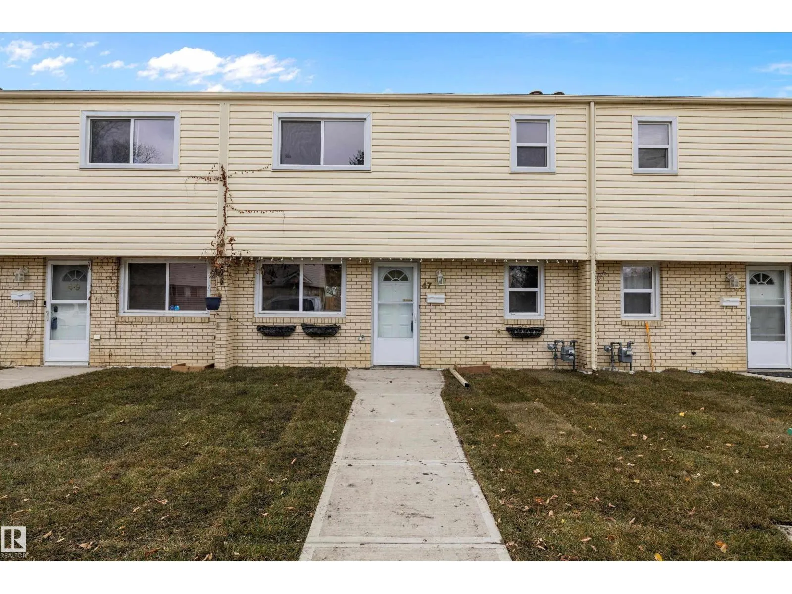 Row / Townhouse for rent: 47 Royal Rd Nw, Edmonton, Alberta T6J 2E7