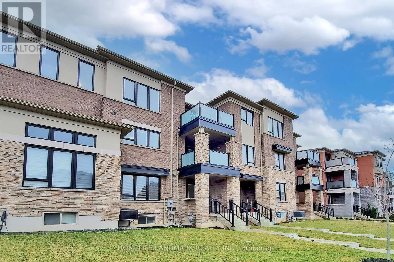 Row / Townhouse for rent: 47 Sparks Street, Aurora, Ontario L4G 0Z9